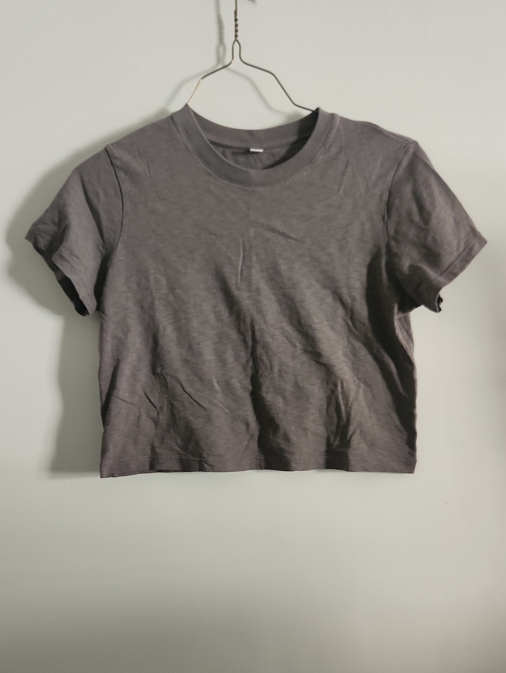 Uniqlo Classic Crewneck Crop Tee in Charcoal